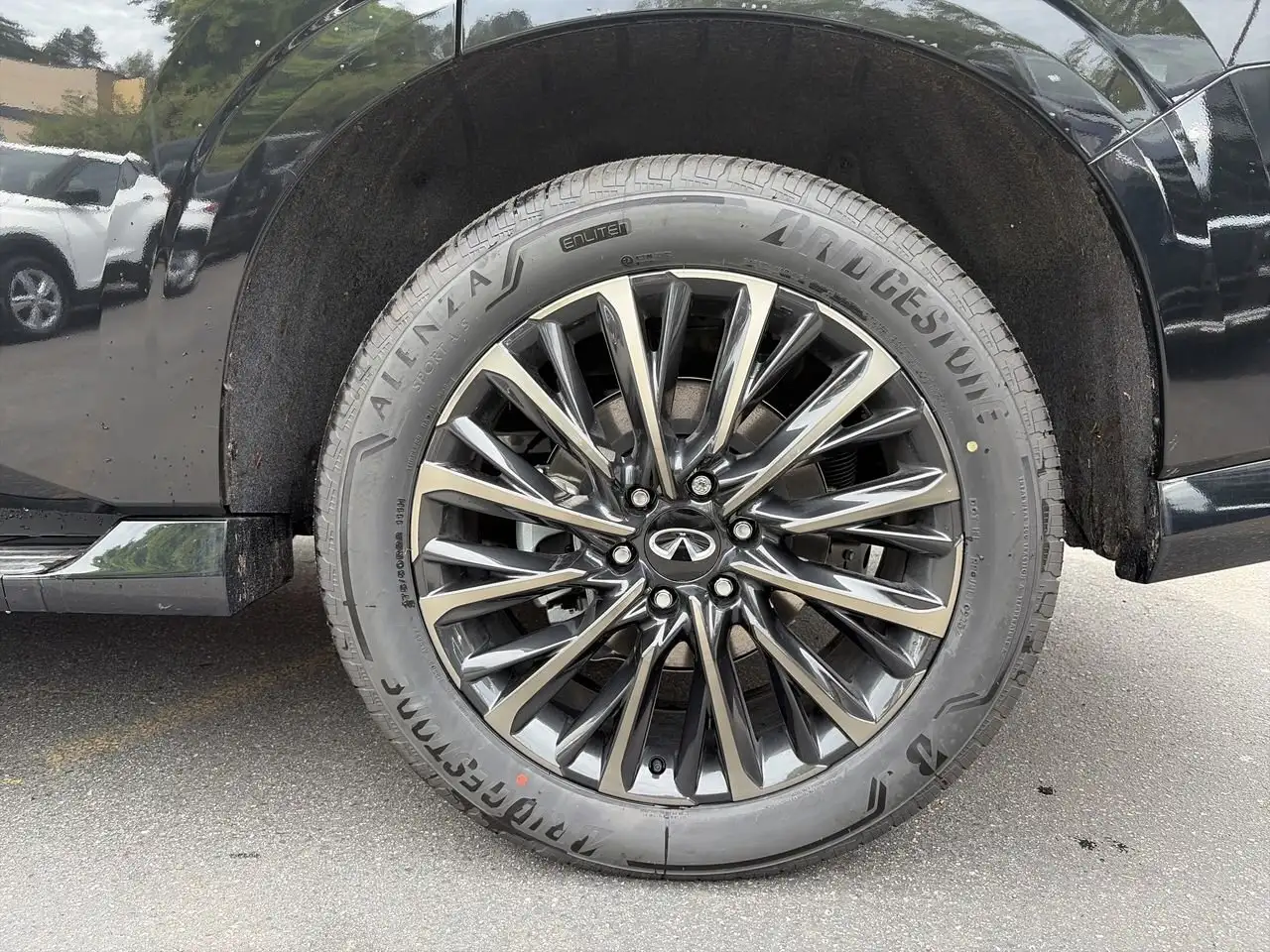 Infiniti QX80 снимка Infiniti QX80