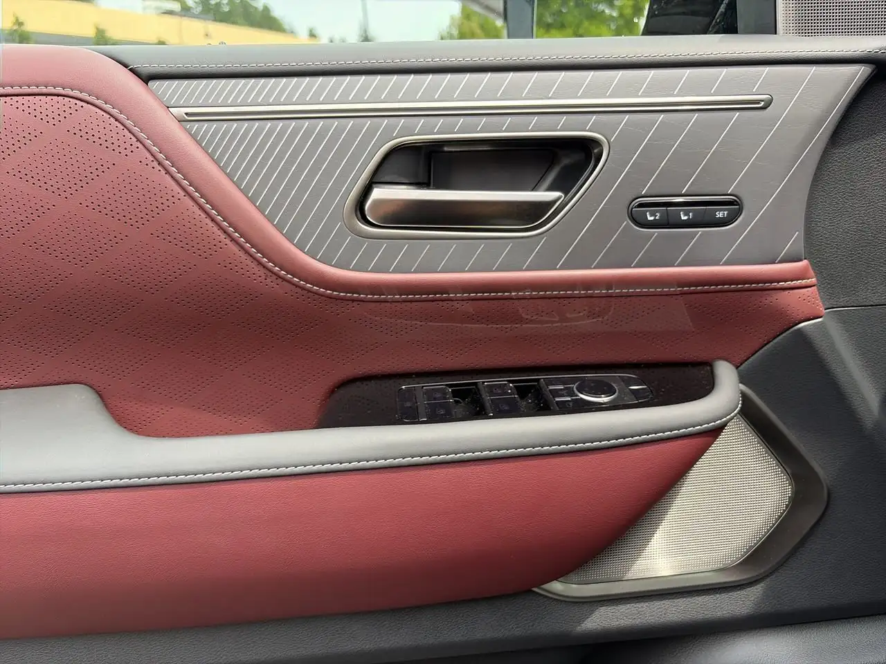 Infiniti QX80 снимка Infiniti QX80