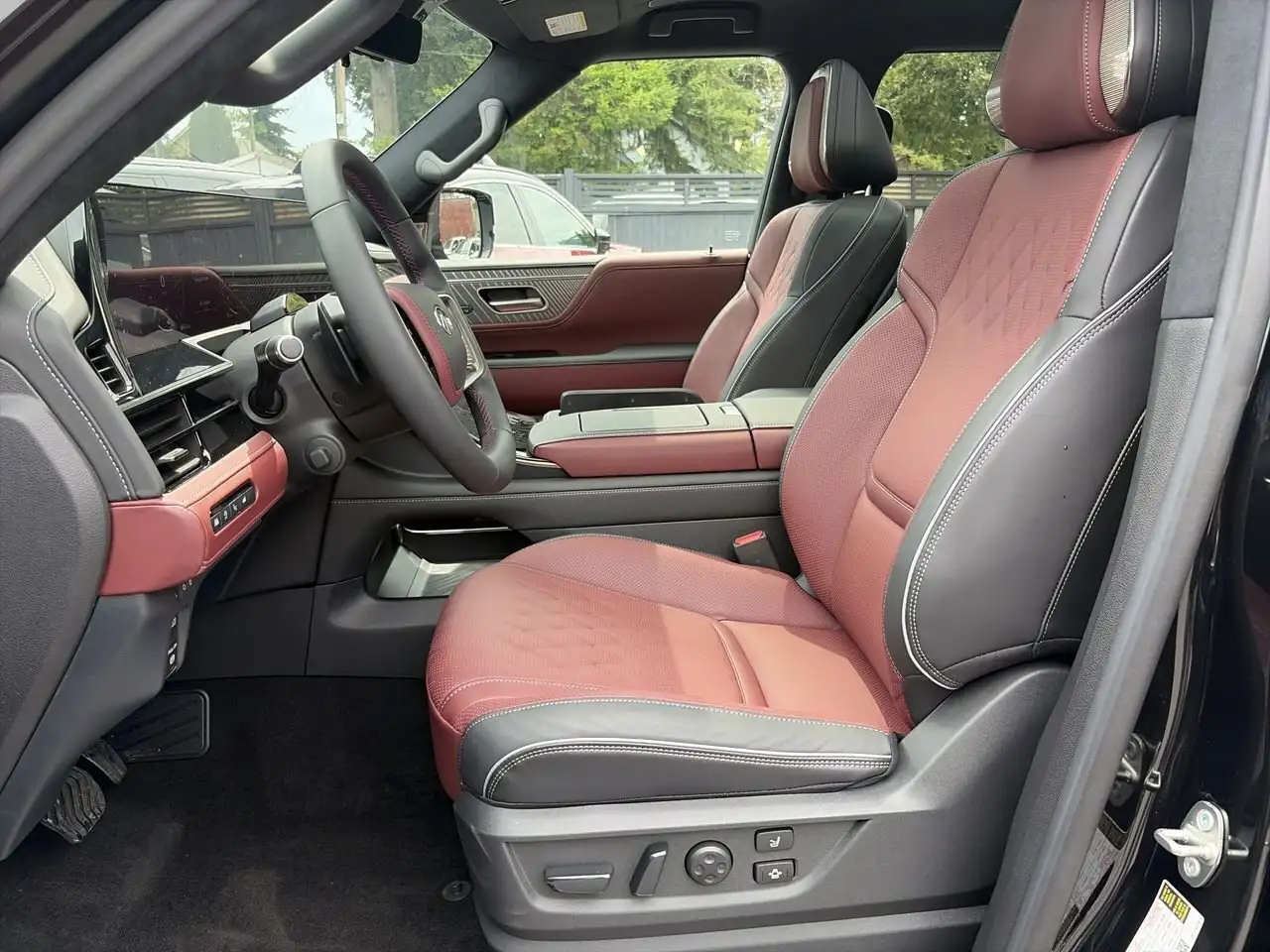 Infiniti QX80 снимка Infiniti QX80