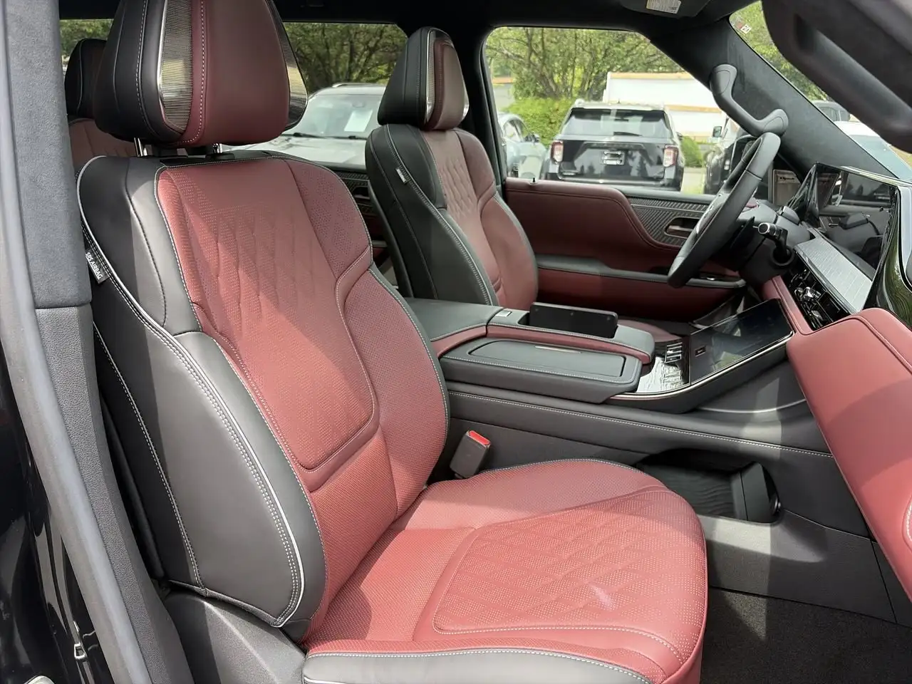 Infiniti QX80 снимка Infiniti QX80