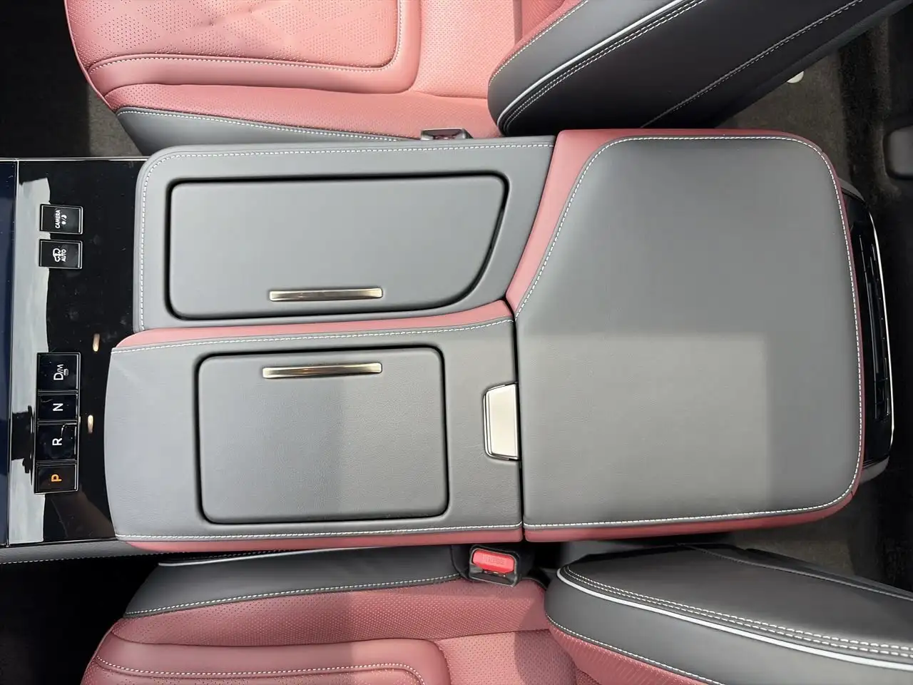 Infiniti QX80 снимка Infiniti QX80