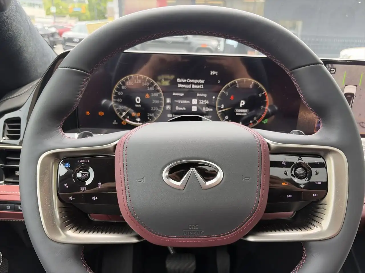 Infiniti QX80 снимка Infiniti QX80