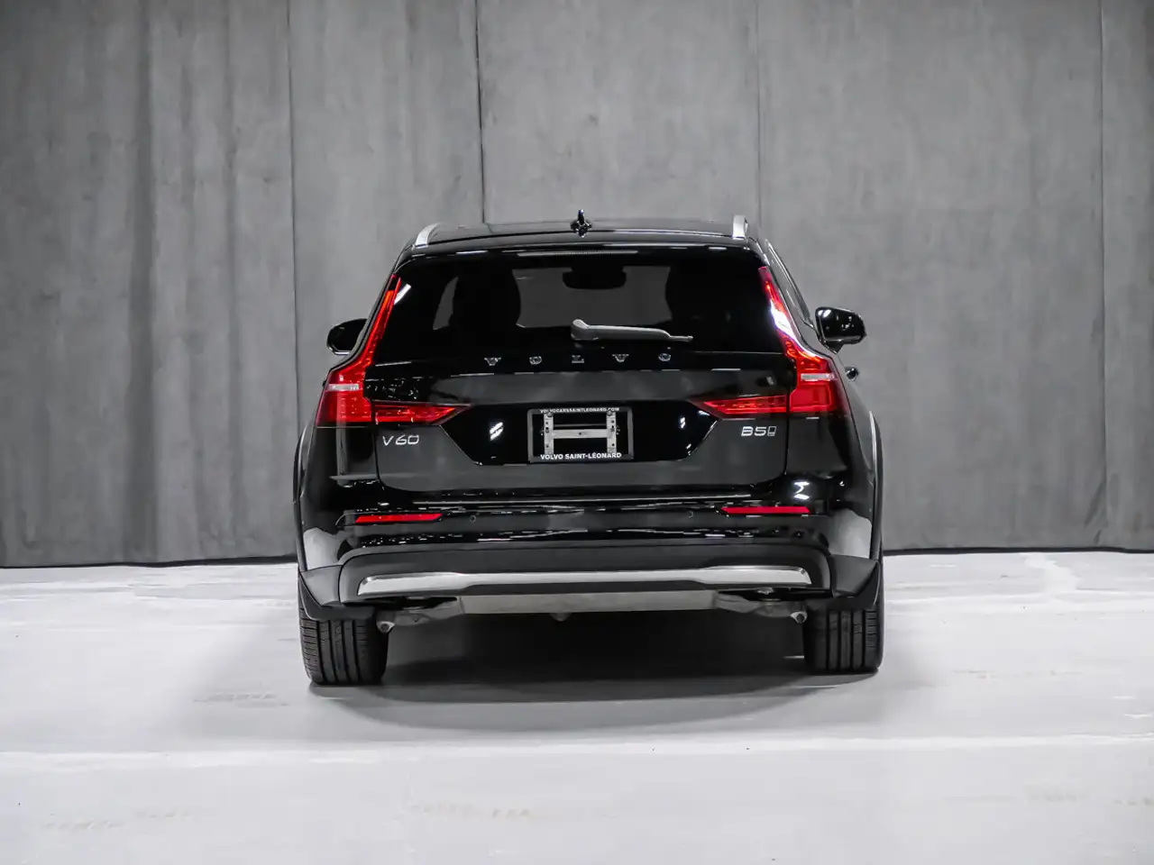 Volvo V60 Cross Country снимка Volvo V60 Cross Country