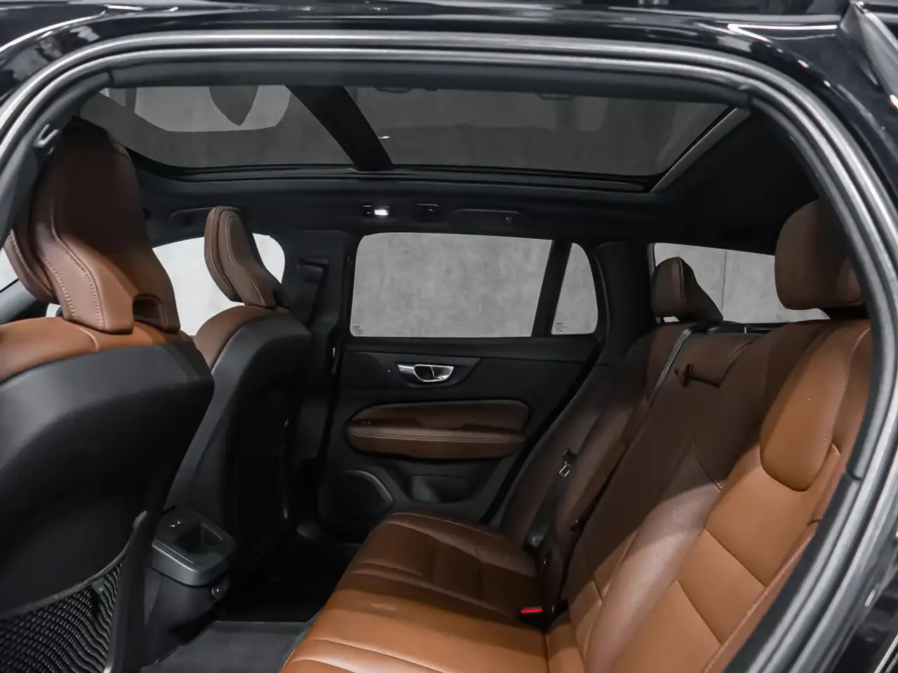 Volvo V60 Cross Country снимка Volvo V60 Cross Country
