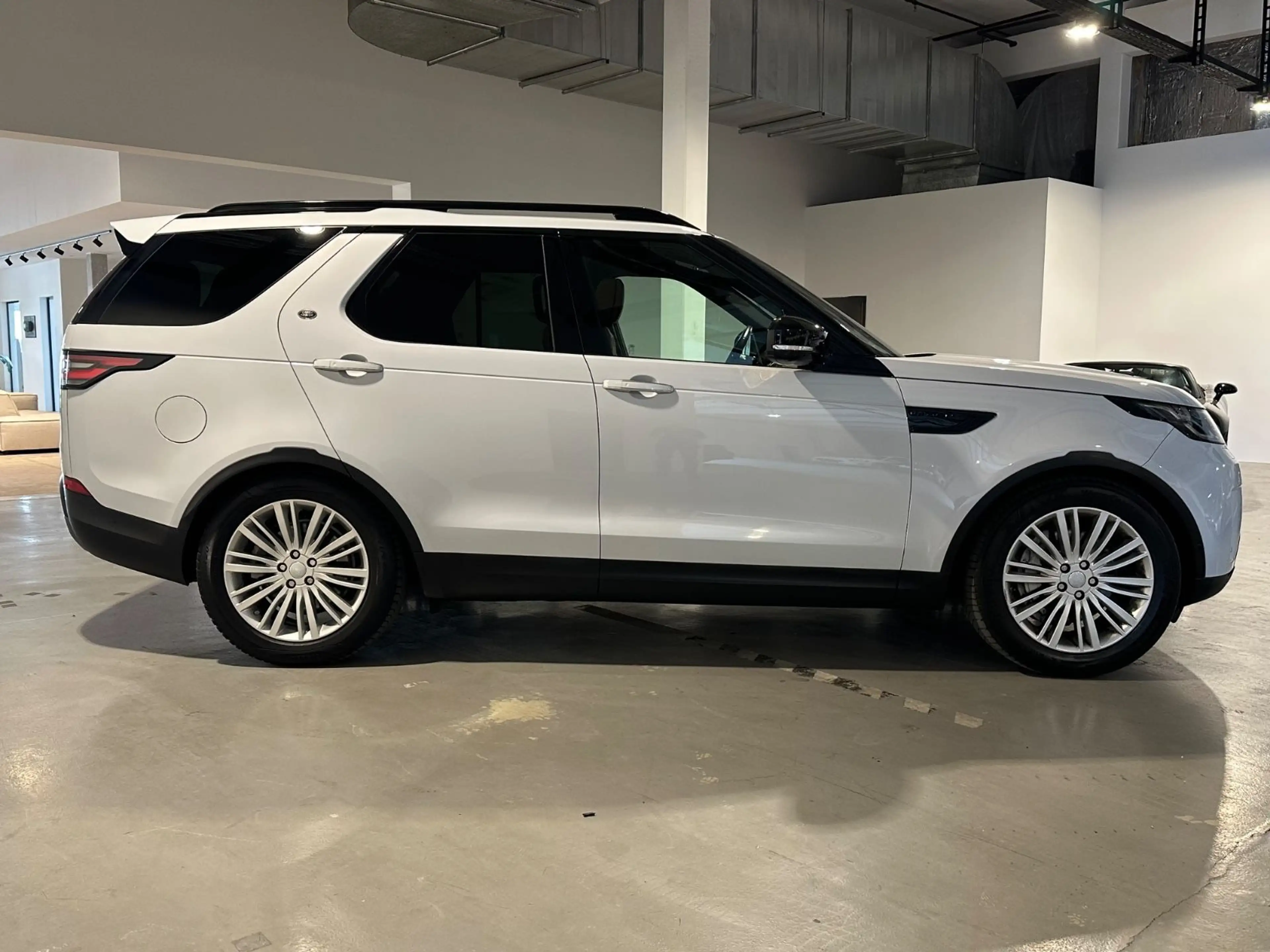 Land Rover Discovery 5 HSE Luxury SDV6 *7-Sitzer,HUD,Pano* — photo 4