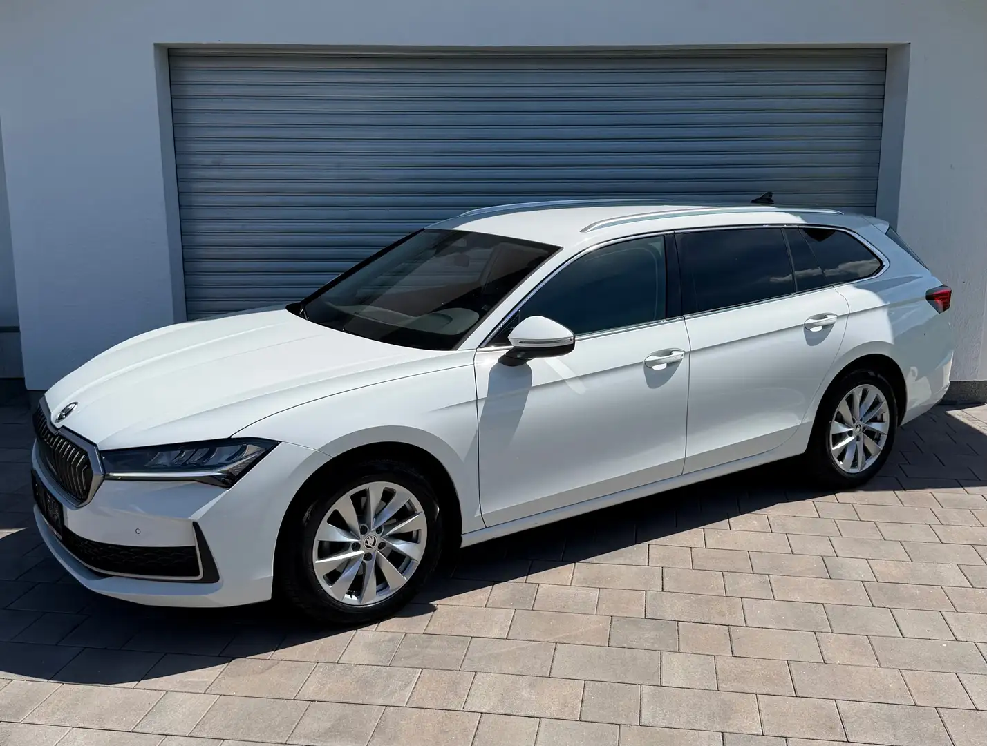 Skoda Superb Selection 2,0TDI DSG Weiß - 1