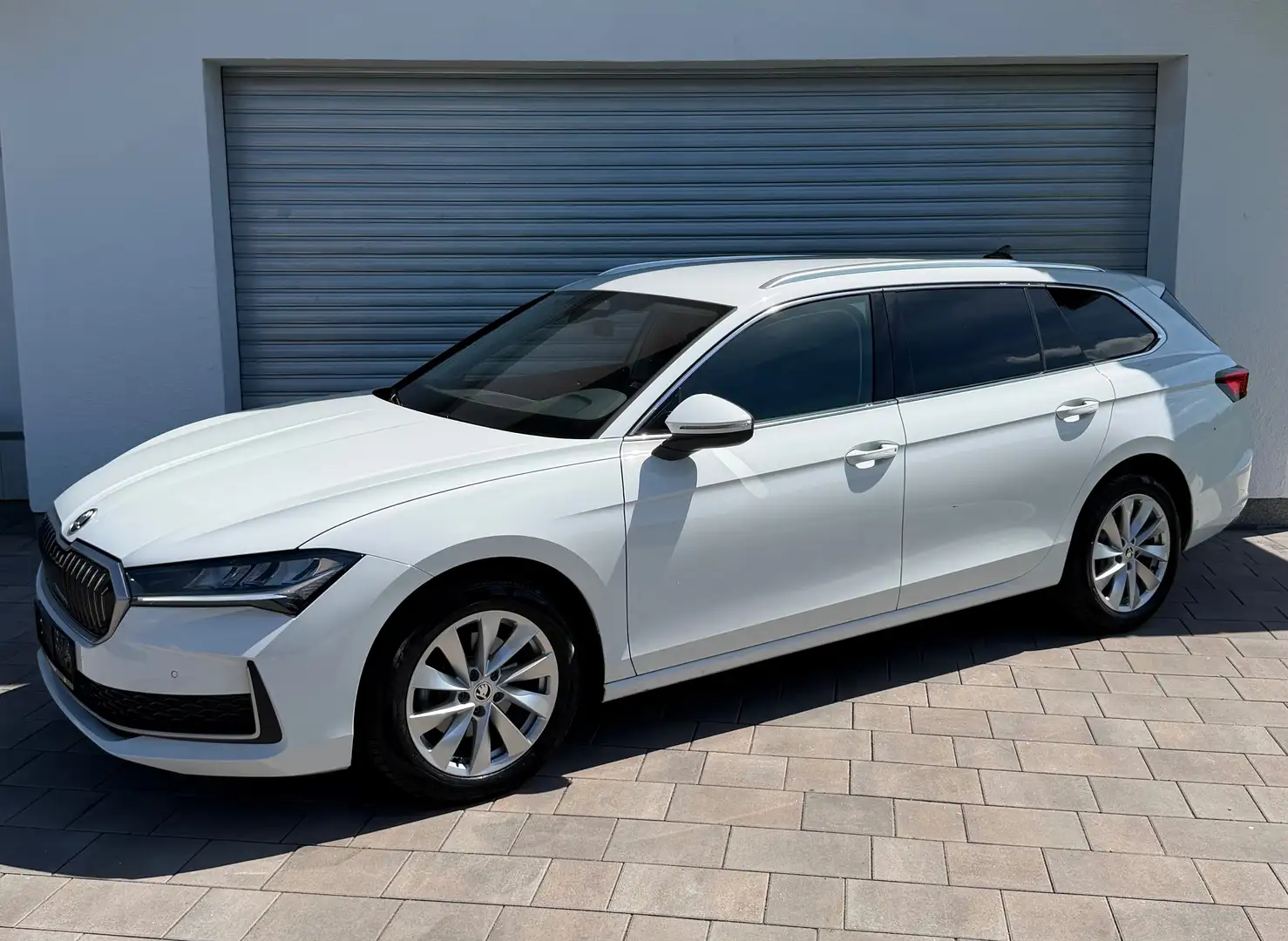 Skoda Superb Selection 2,0TDI DSG Weiß - 2