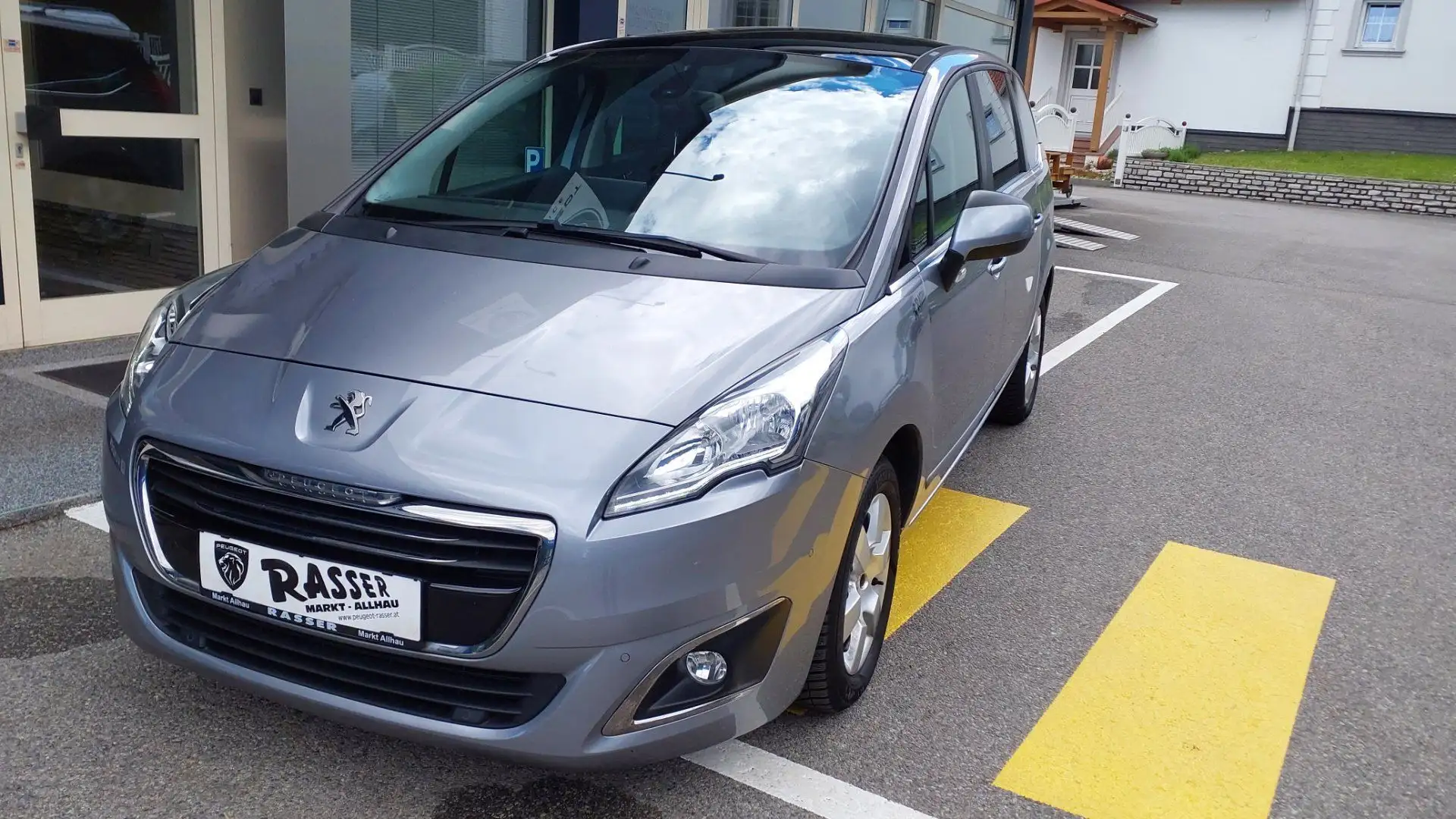 Peugeot 5008 Professional Line BlueHDI 120 Silber - 2