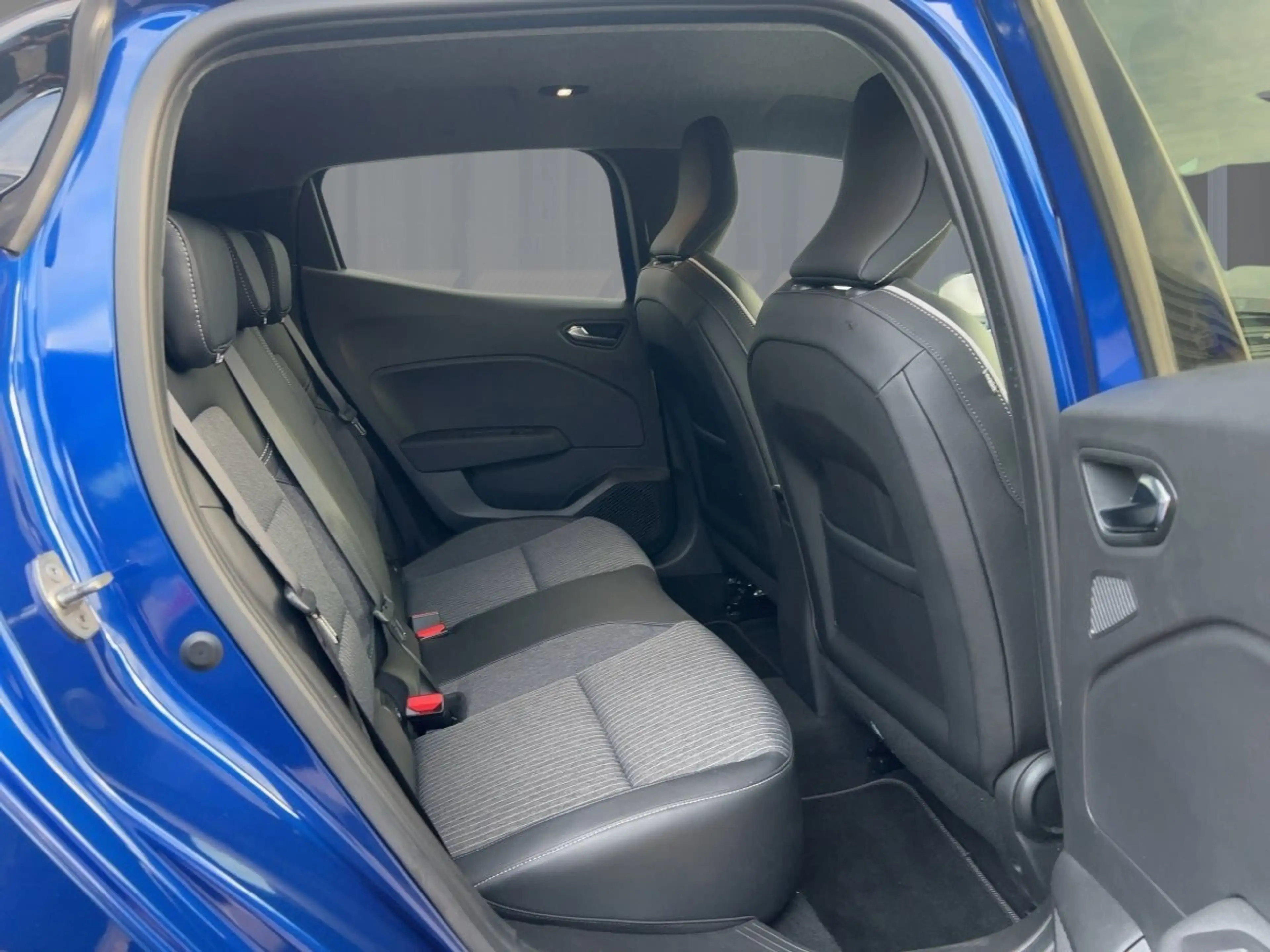 Renault Clio 1.0 TCe 90 TECHNO — photo 9
