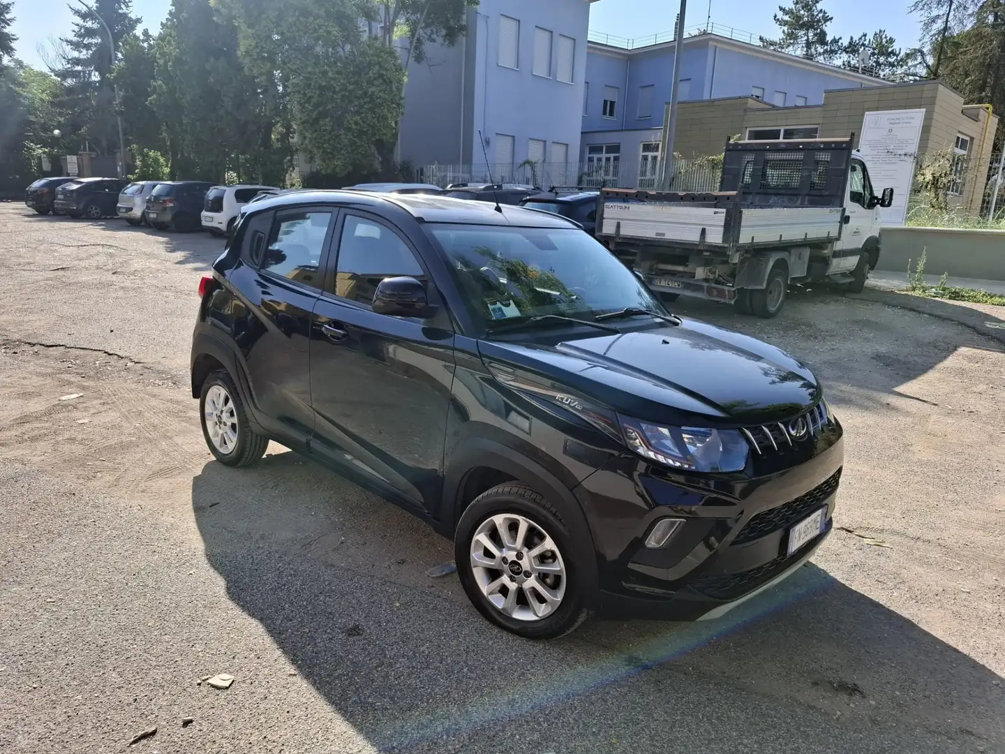 Mahindra KUV100 1.2 K6+ - 2