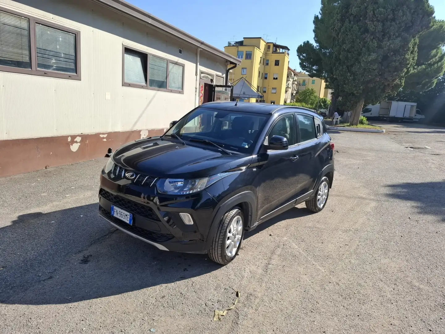 Mahindra KUV100 1.2 K6+ - 1