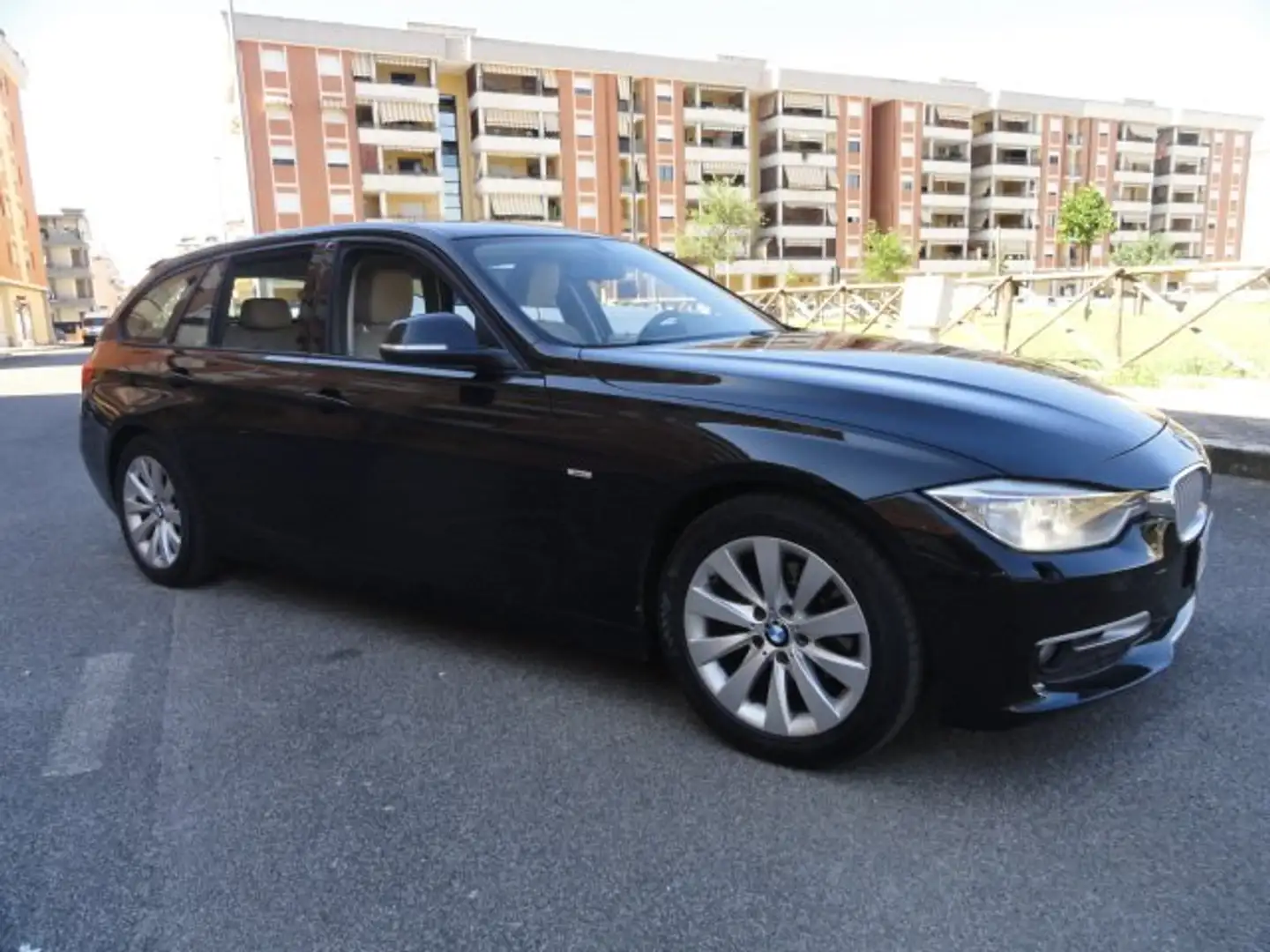 BMW 318 Serie 3 F31 2012 Touring 318d Touring Modern Noir - 1