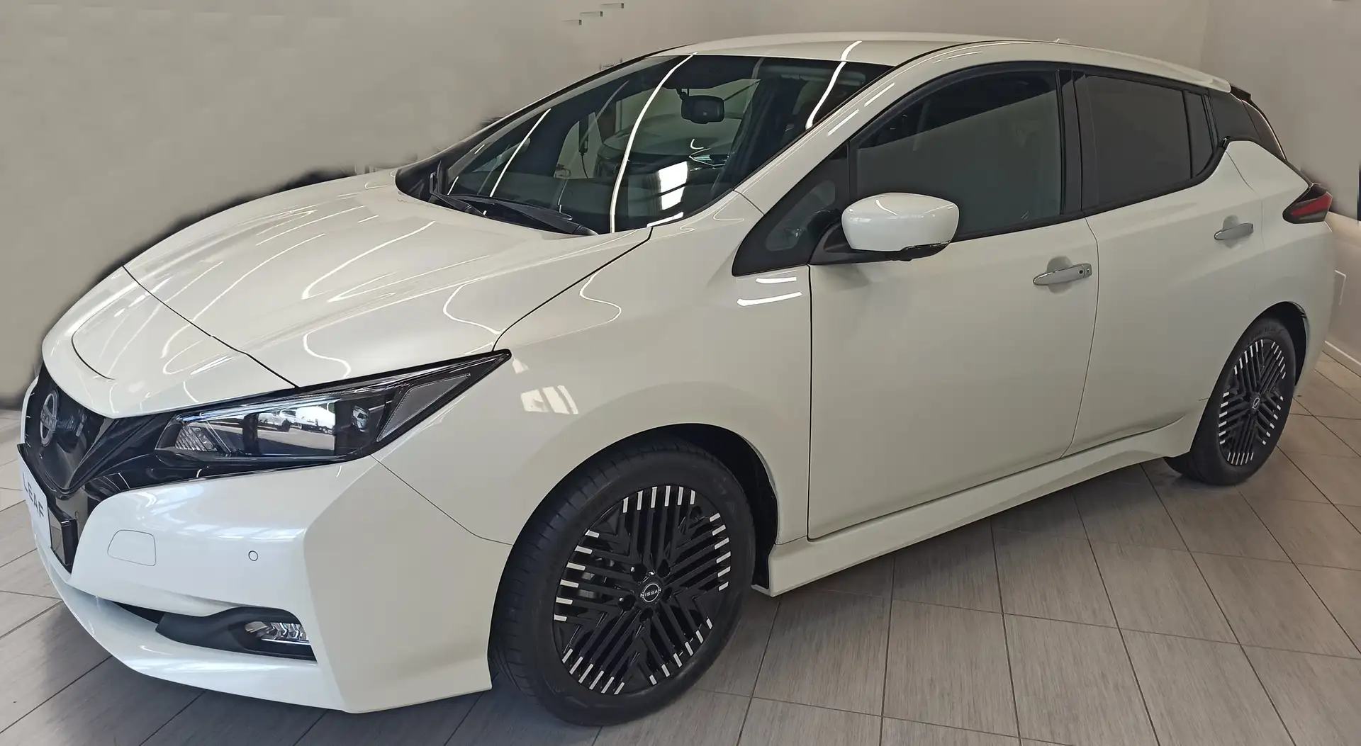 Nissan Leaf Leaf II 40kWh N-Connecta 150cv Bianco - 2