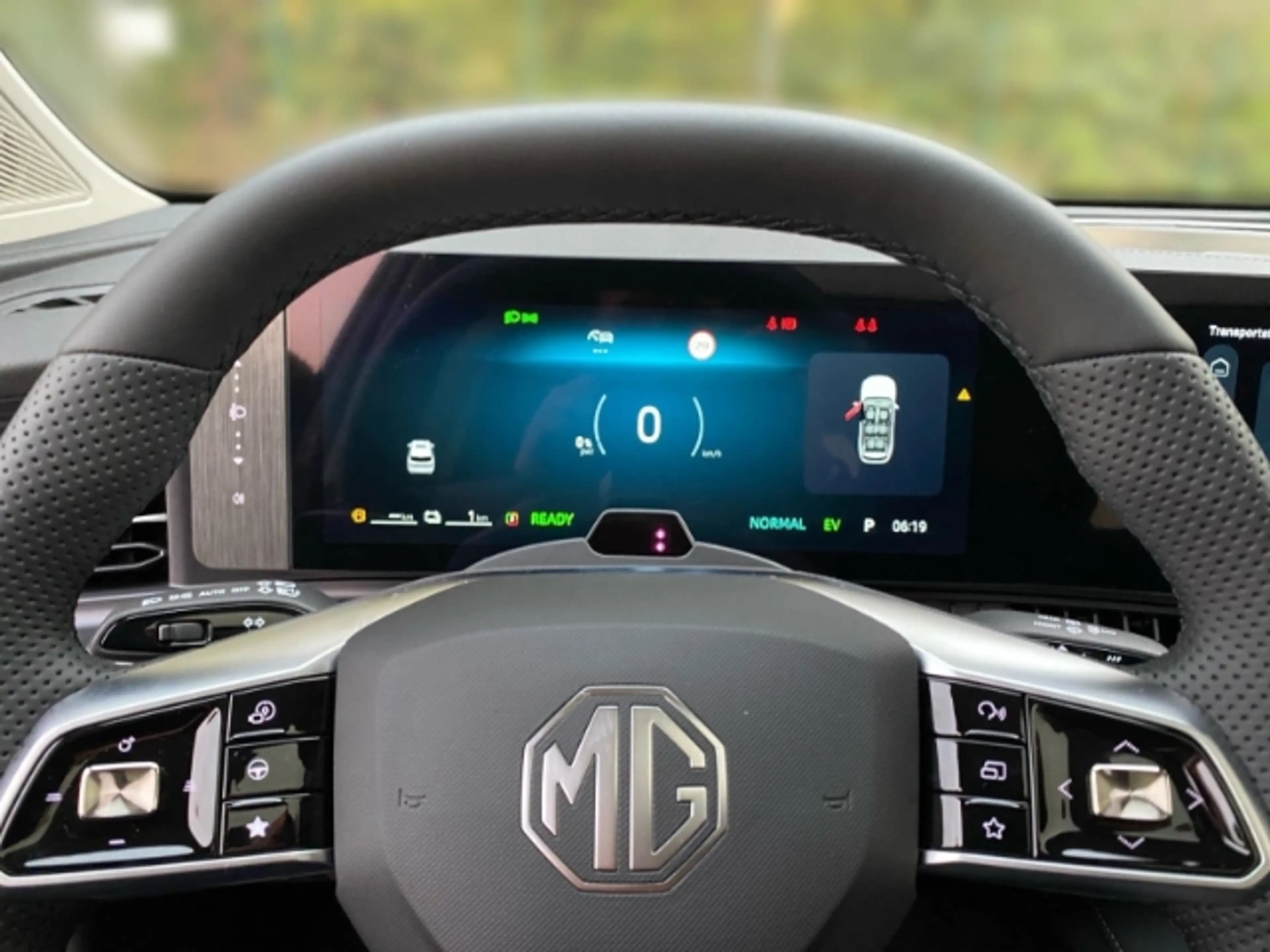MG MGS9 7 Sitzer COMFORT+Pano+24,7kWh+100km+20Zoll+360 Gra — photo 8