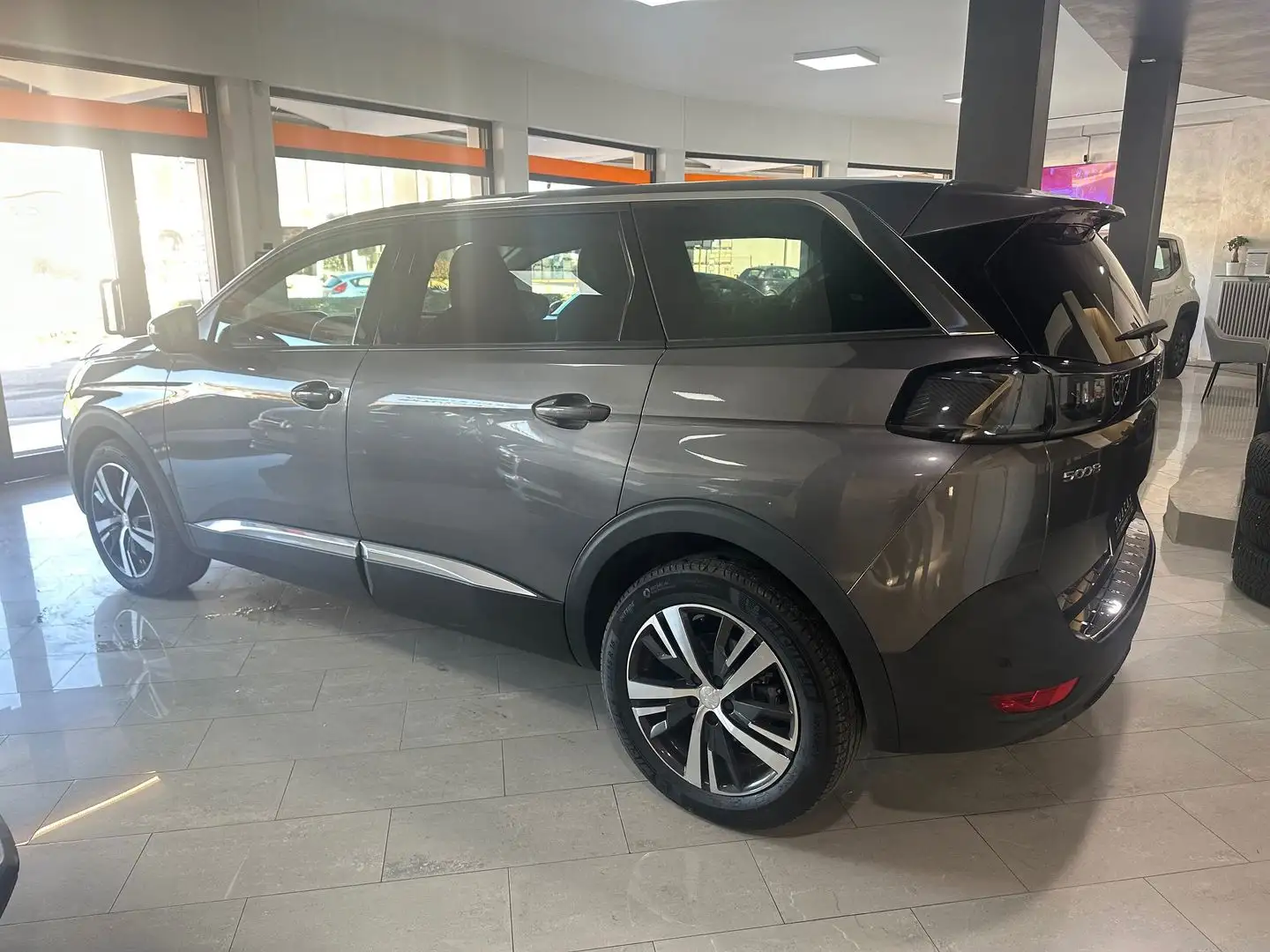 Peugeot 5008 GT 1.5 Blue HDI 130 7 posti Gris - 2