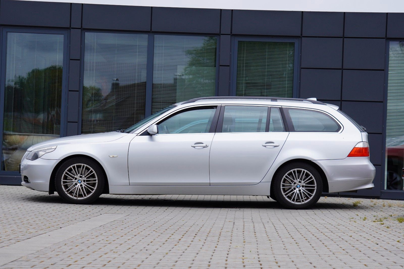 BMW 550 i Touring — photo 7