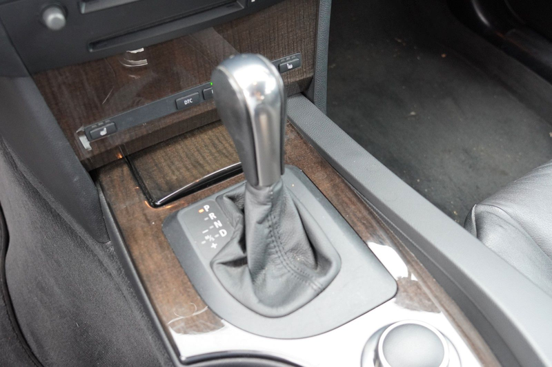 BMW 550 i Touring — photo 17