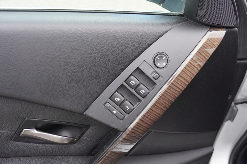 BMW 550 i Touring — photo 14