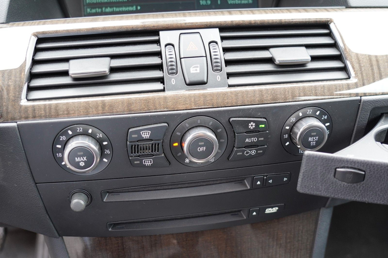 BMW 550 i Touring — photo 16