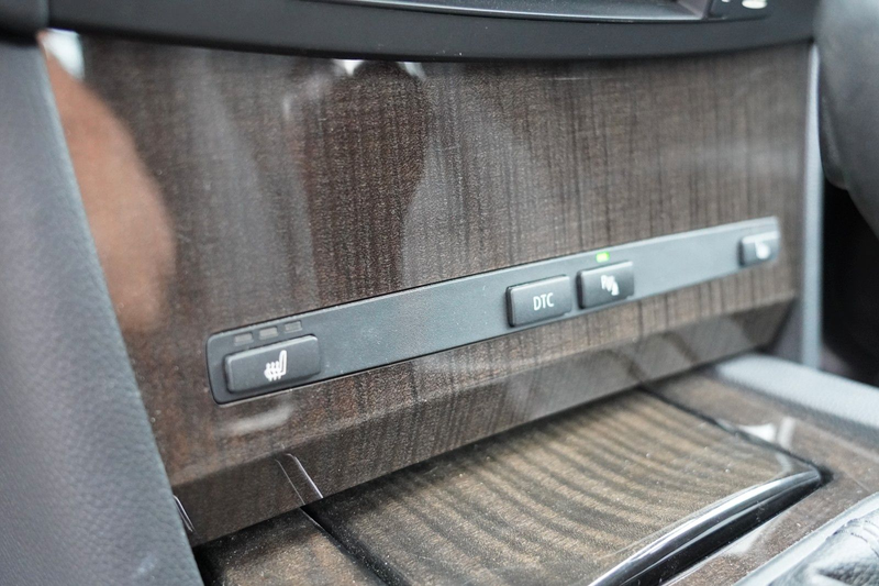 BMW 550 i Touring — photo 20