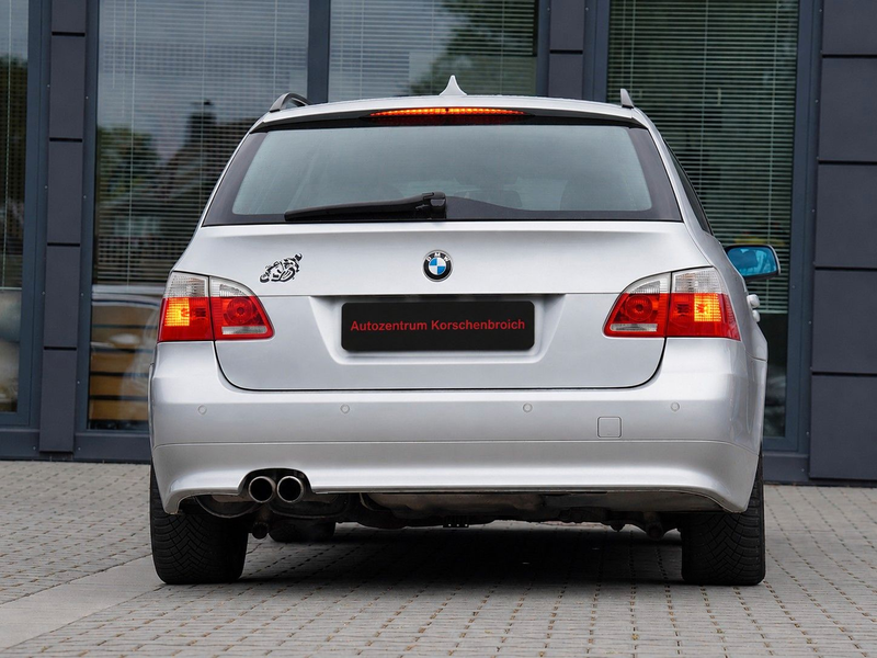 BMW 550 i Touring — photo 6