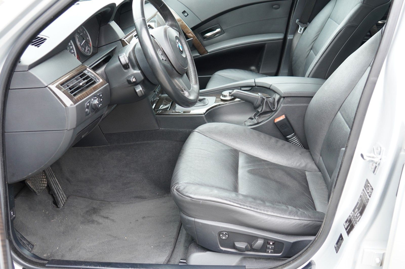 BMW 550 i Touring — photo 12