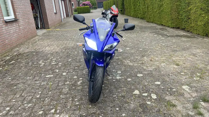 Yamaha YZF-R125 - foto 2