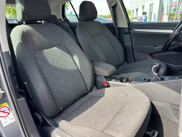Volkswagen Golf view 9
