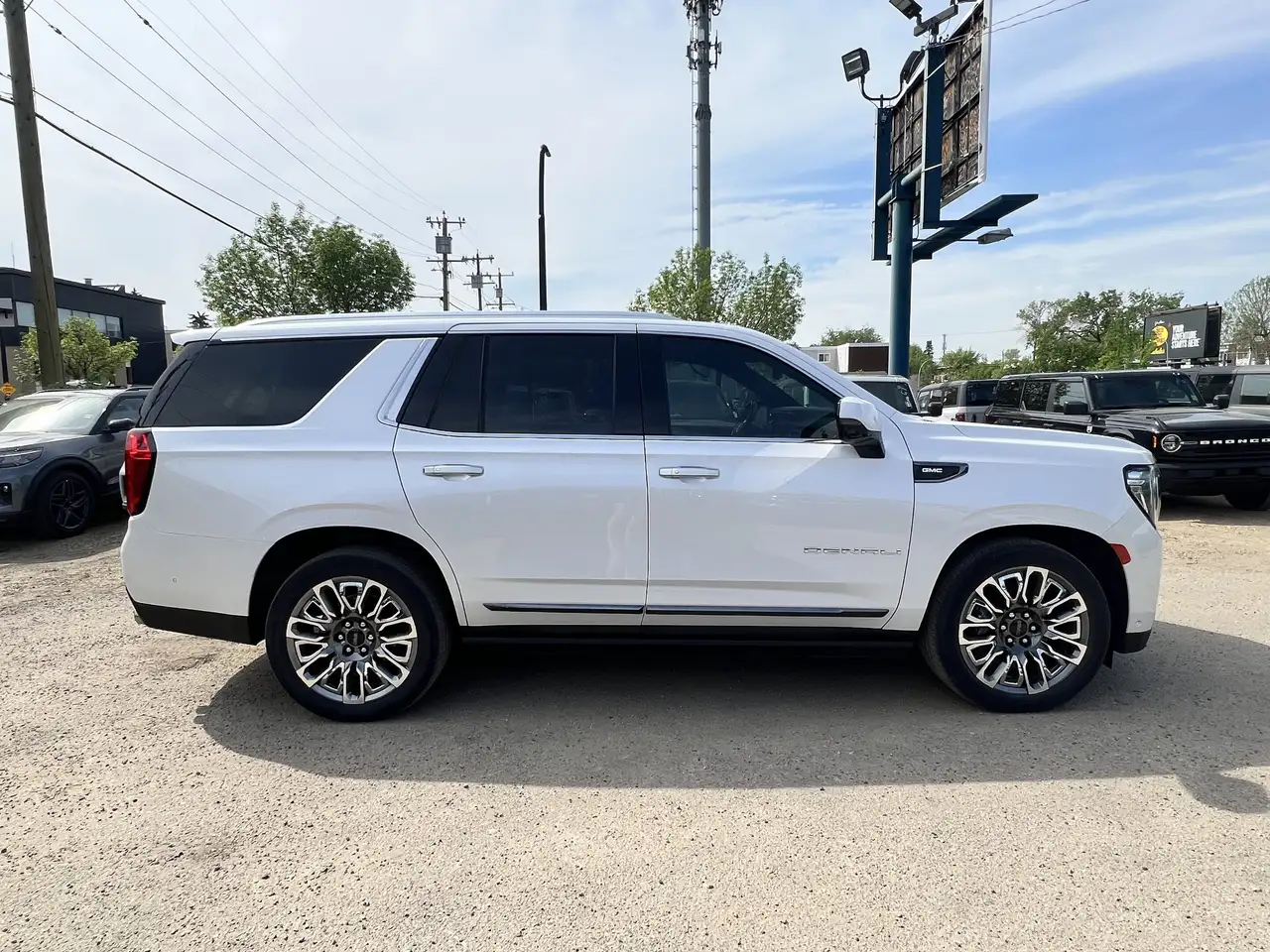 GMC Yukon снимка GMC Yukon