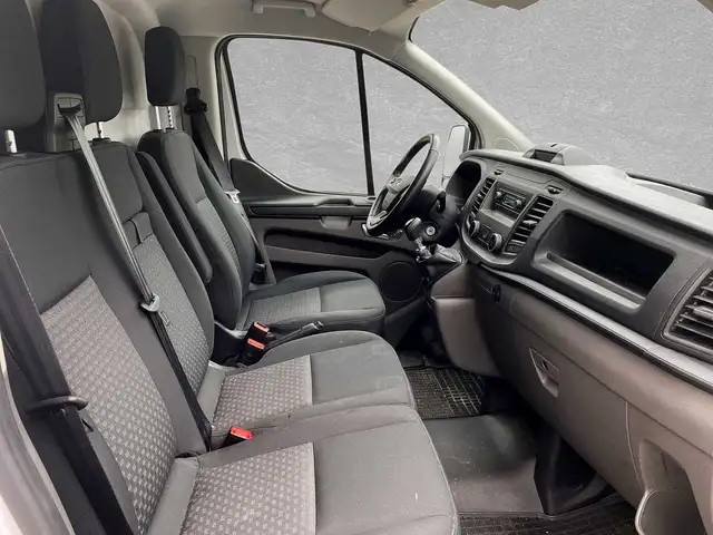 Ford Transit Custom view 3