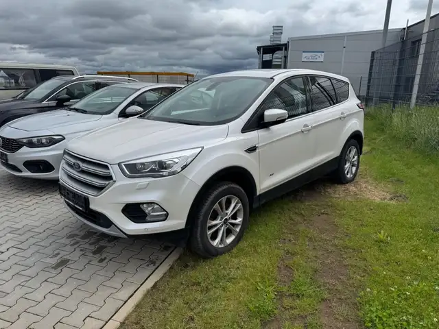 Ford Kuga view 3
