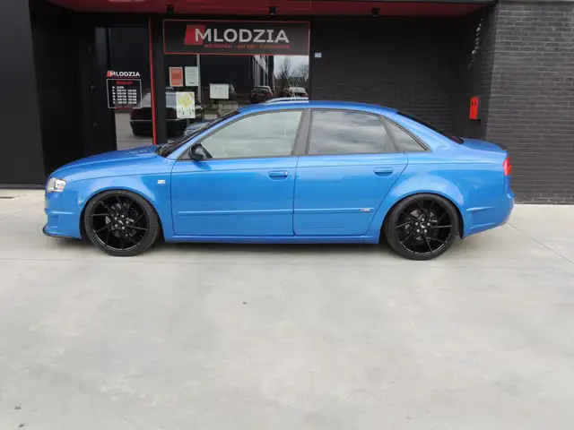 Audi A4 view 5