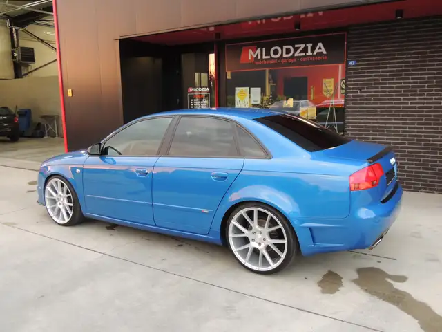 Audi A4 view 3