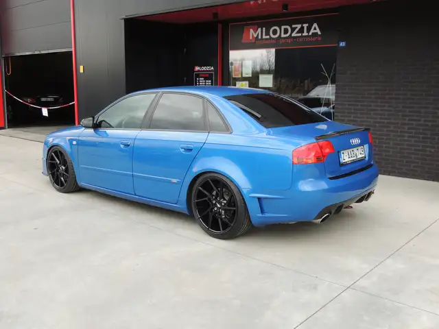 Audi A4 view 6