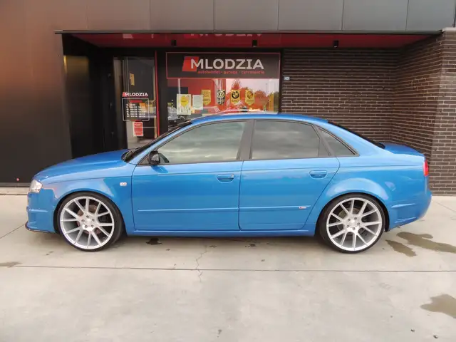 Audi A4 view 2