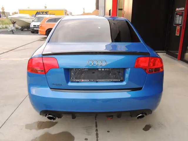 Audi A4 view 8