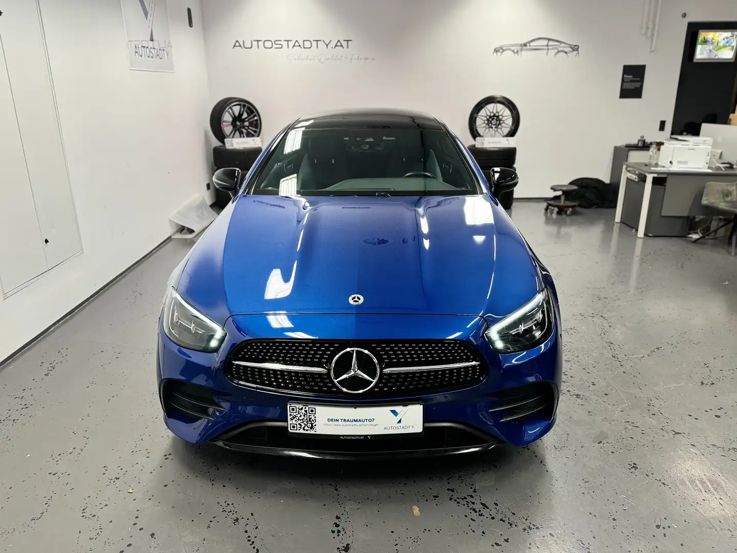 Mercedes-Benz E 220 d *AMG-Line*Panoramadach*Burmester*Parkpaket* Bleu - 2