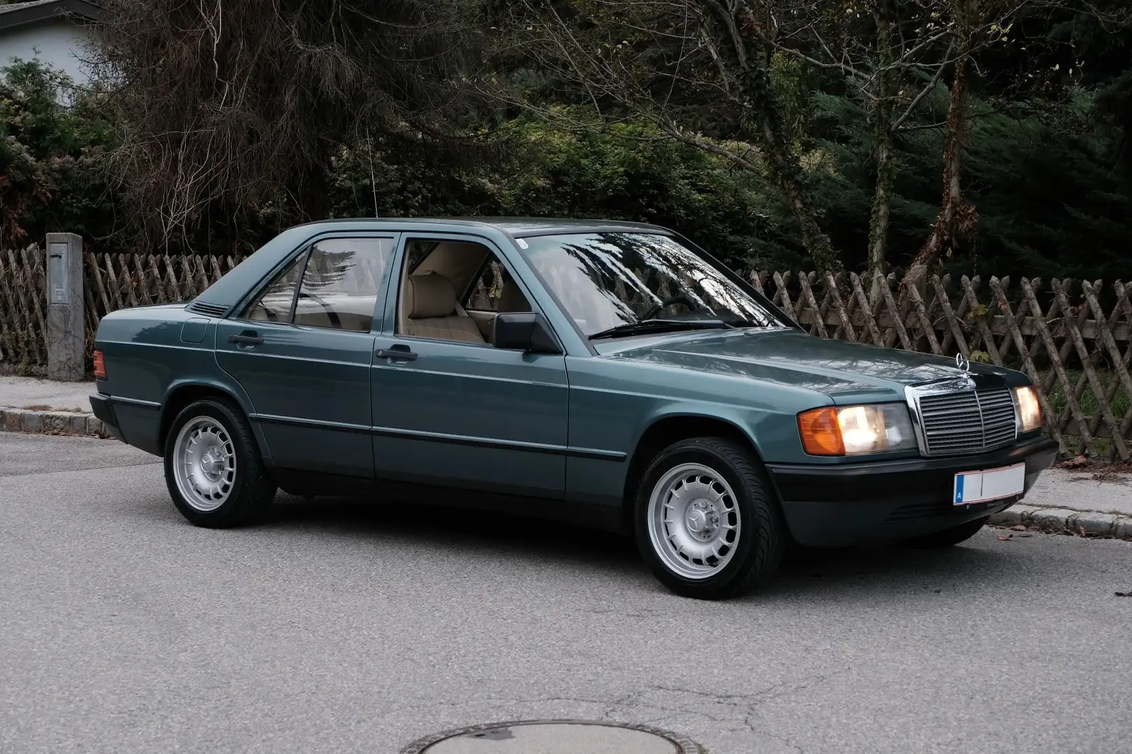 Mercedes-Benz 190 E 2,0 Grün - 1