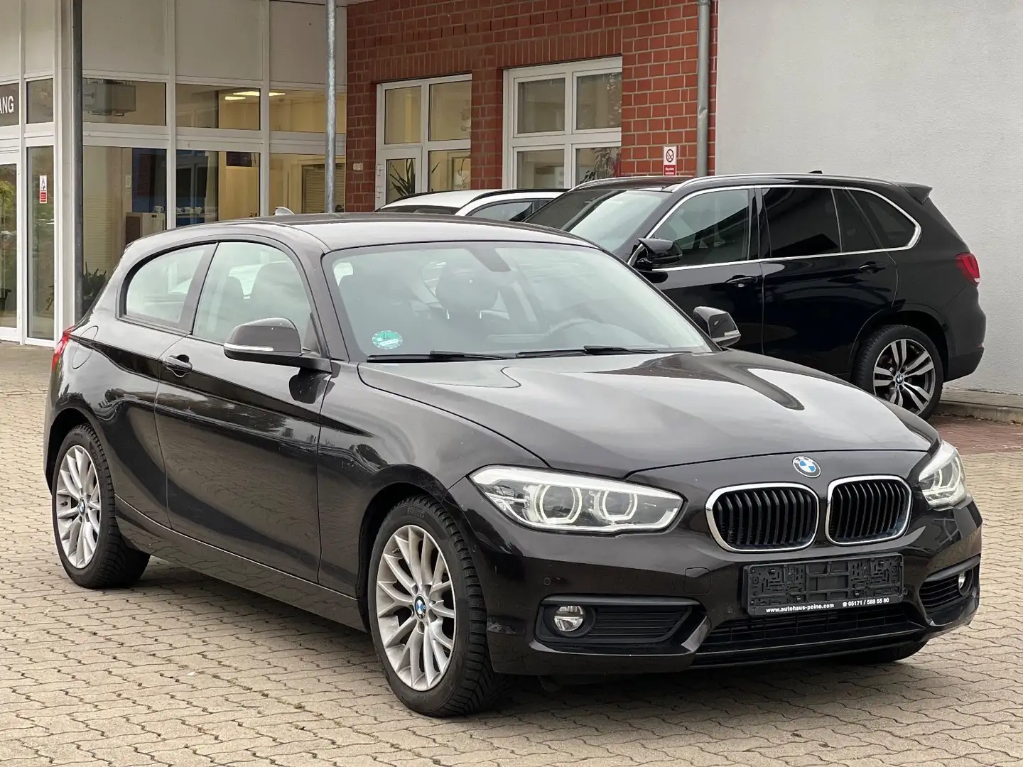BMW 118 d Lim. /3-trg/Aut/Navi/LED/Kamera/Tempo/Klima Braun - 1
