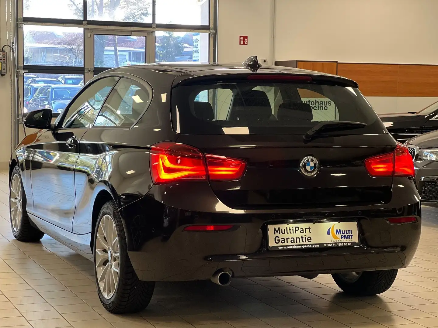 BMW 118 d Lim. /3-trg/Aut/Navi/LED/Kamera/Tempo/Klima Braun - 2