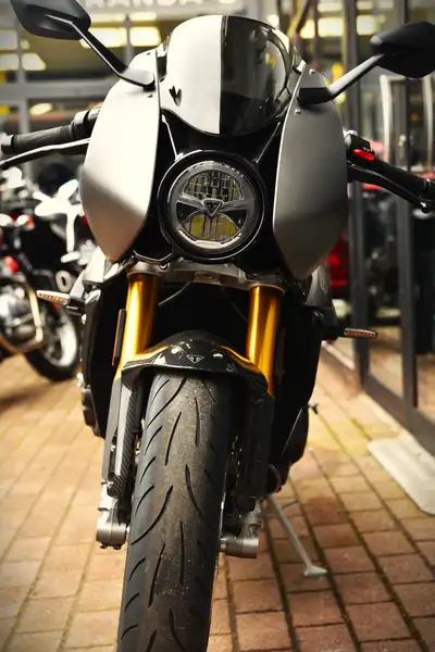 Triumph Speed Triple 1200 RR - foto 6