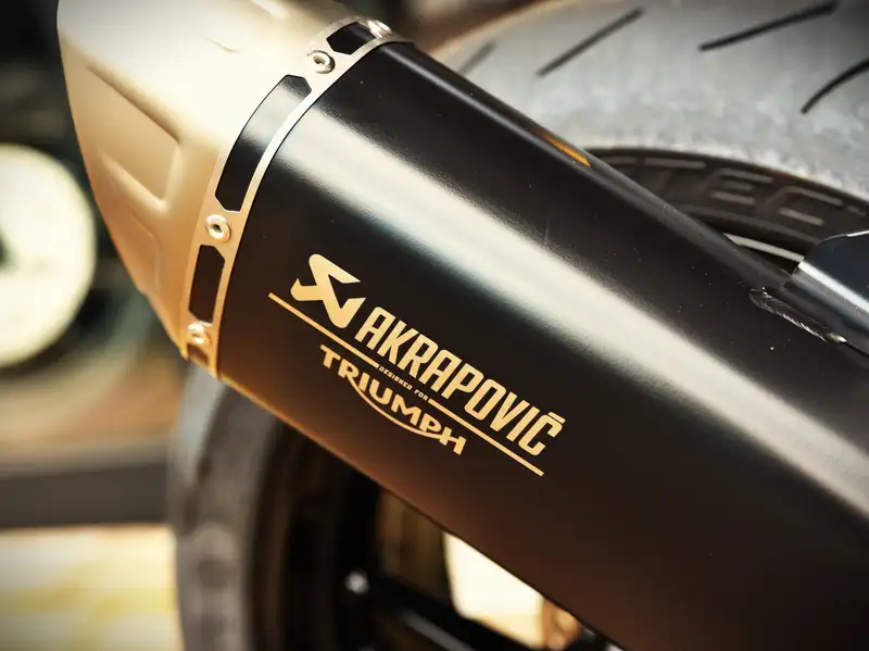 Triumph Speed Triple 1200 RR - foto 8