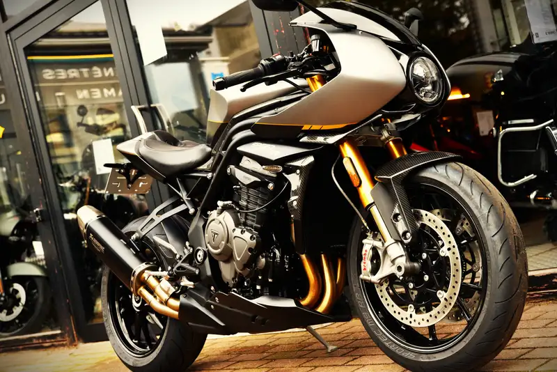 Triumph Speed Triple 1200 RR - foto 5