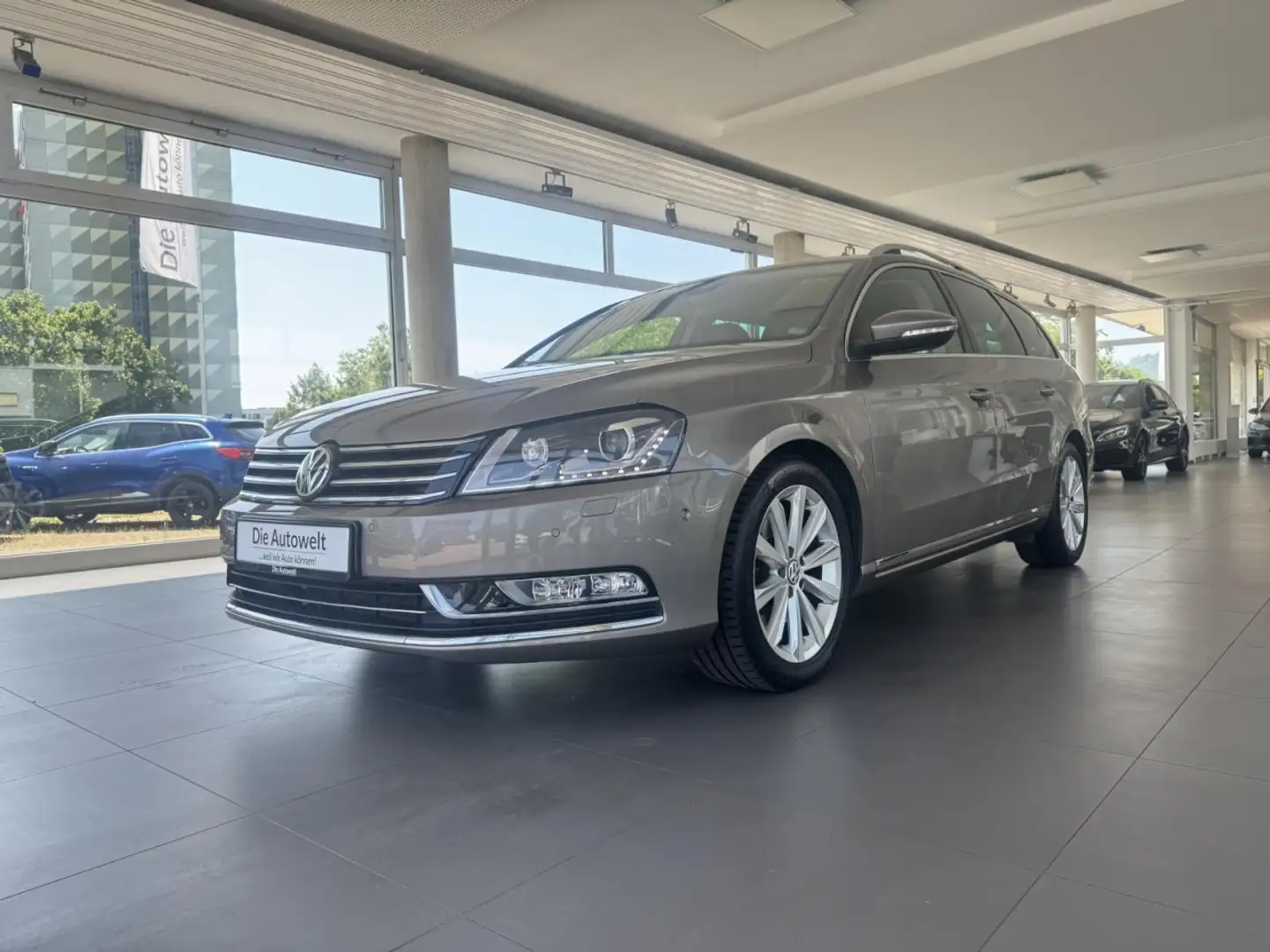 Volkswagen Passat Variant High 2.0 TDI DSG NAVI LEDER XENON Brun - 2