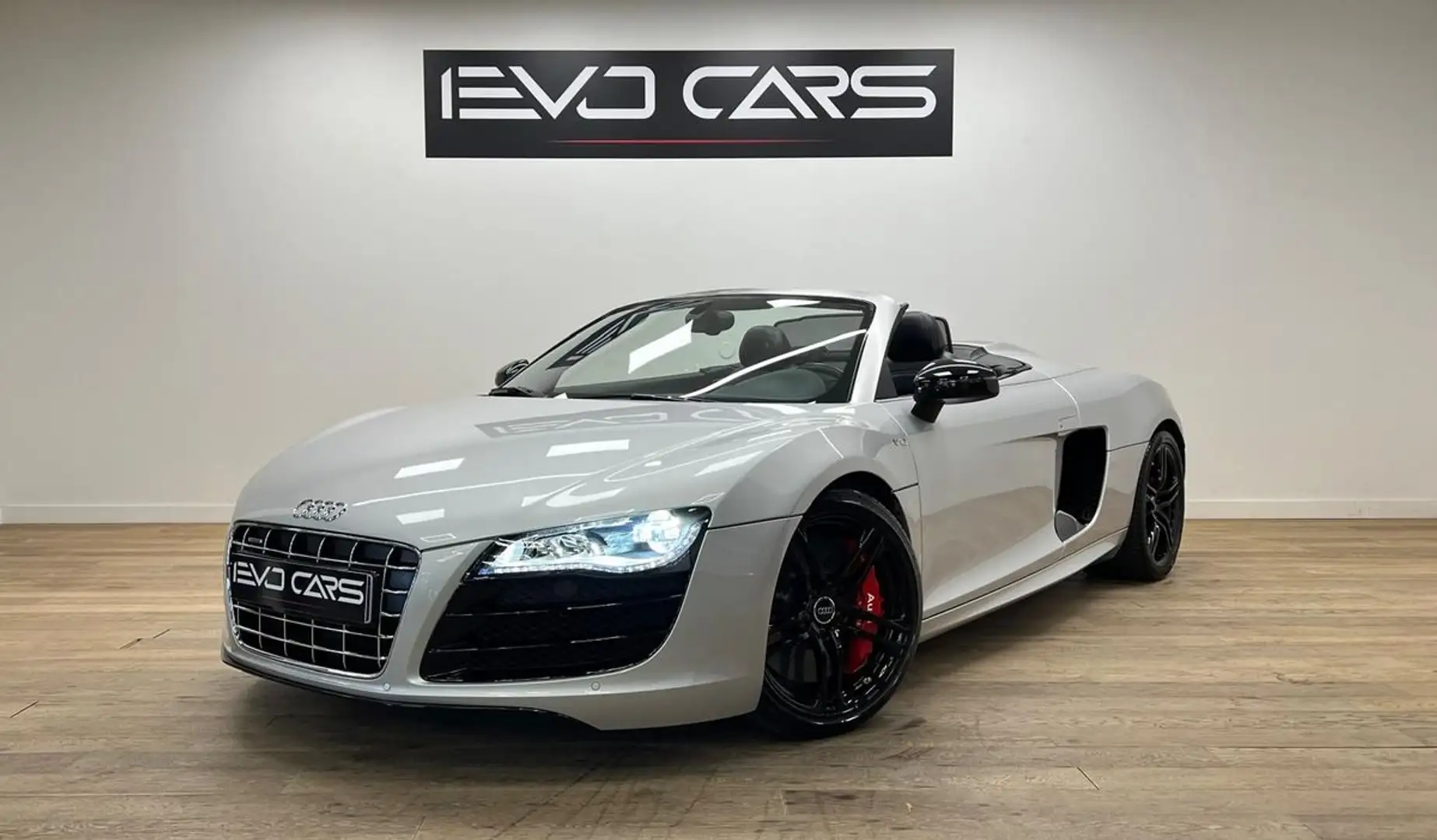 Audi R8 V10 Spyder 5.2 FSI 525 ch Quattro R-Tronic 6 / Freins céramique / BO / Ligne Capristo Gris - 1