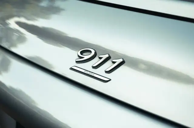 Porsche 911 view 24
