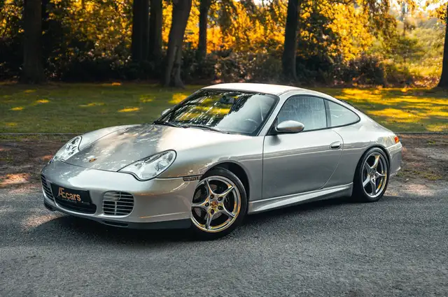 Porsche 911 view 4