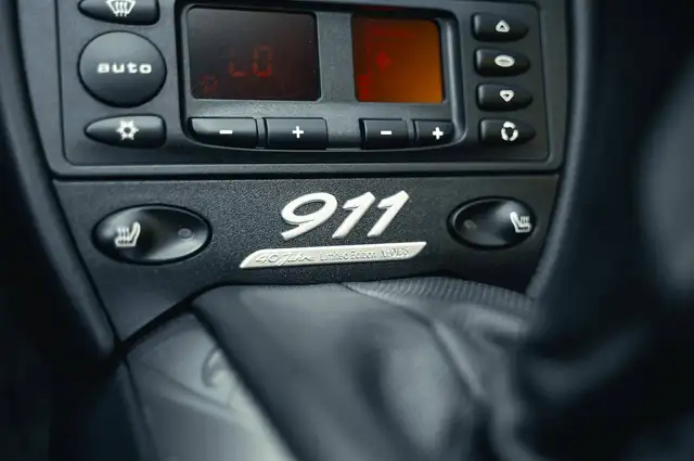 Porsche 911 view 19