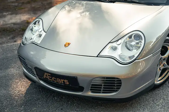 Porsche 911 view 22