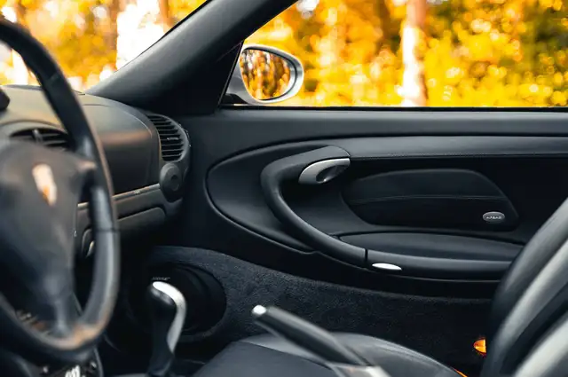 Porsche 911 view 16